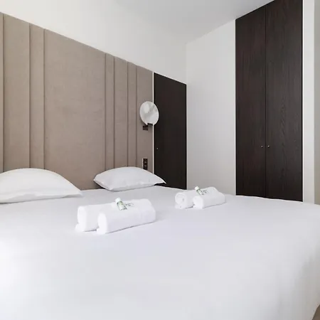 Splendid With Ac In Champs Elysees For 4pax *