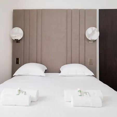 Splendid With Ac In Champs Elysees For 4pax Parijs