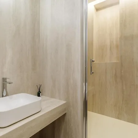 Splendid With Ac In Champs Elysees For 4pax Parijs