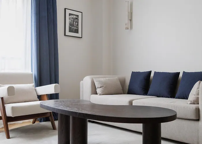Splendid With Ac In Champs élysées For 4pax Appartement
