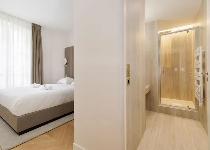Splendid With Ac In Champs élysées For 4pax Paris