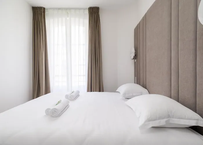 Splendid With Ac In Champs élysées For 4pax Appartement
