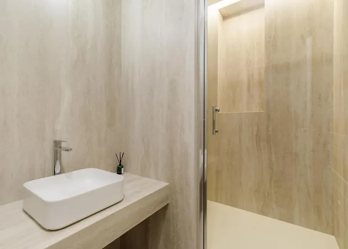 Splendid With Ac In Champs élysées For 4pax Paris
